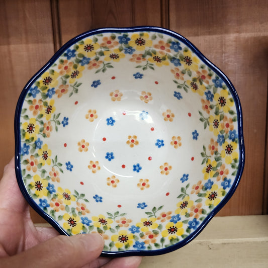 Bowl ~ Wavy Edge ~ 5.75" 2225X ~ Buttercup