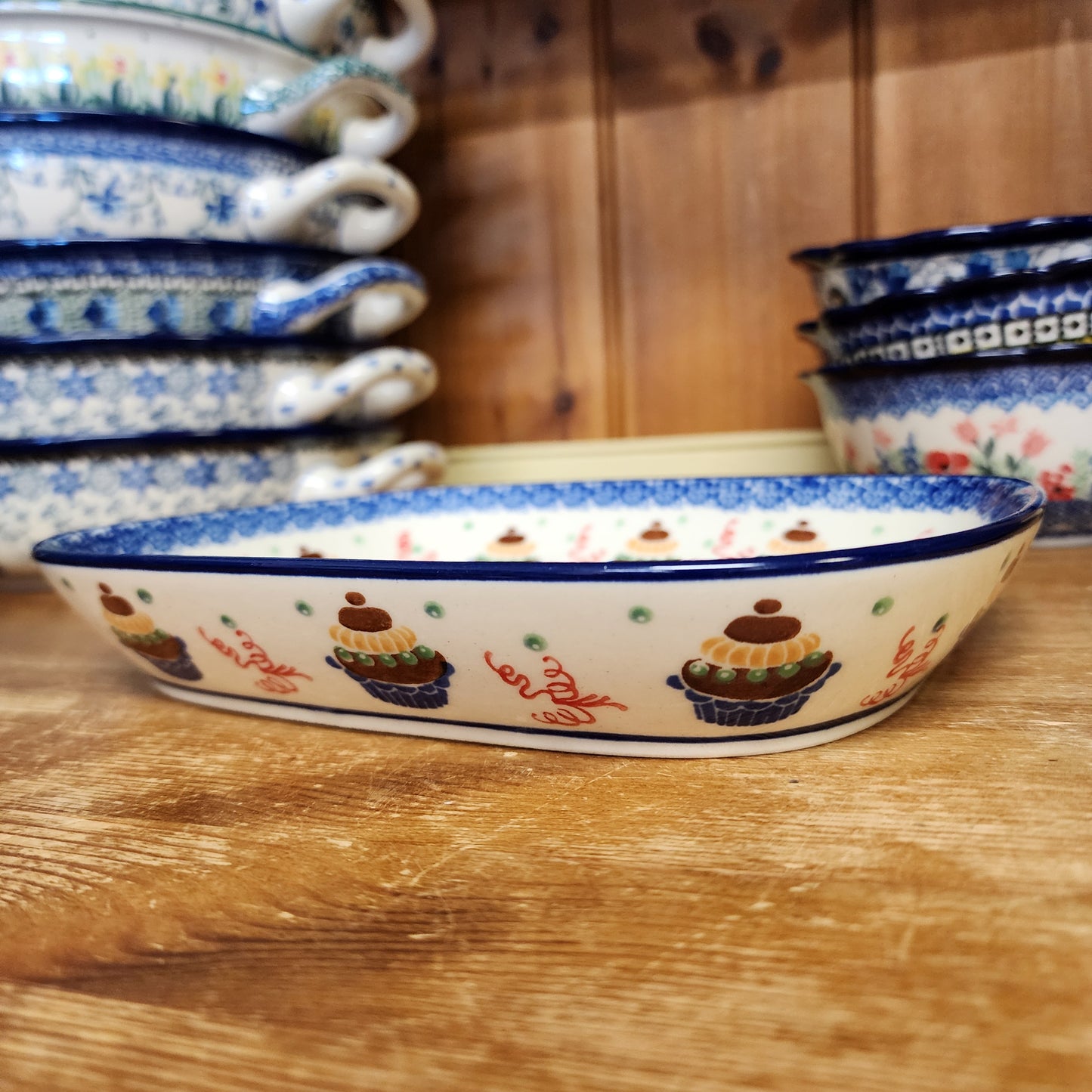 Baker   7.5" x 8.75"    1597X ~ Cupcakes