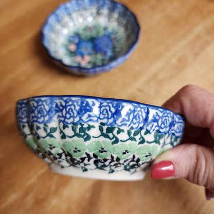 Bowl ~ Scalloped ~ 4.5" U4572 ~ U4 ~ M. Starzyk