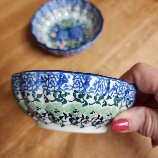 Bowl ~ Scalloped ~ 4.5" U4572 ~ U4 ~ M. Starzyk