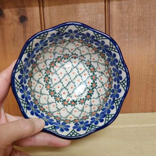 Bowl ~ Wavy Edge ~ 5.75" 854AX ~ Primrose