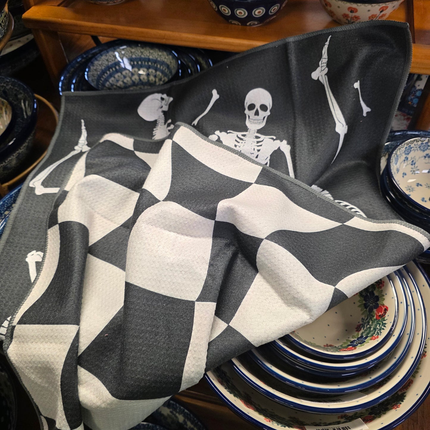 Towel /poly ~ Skeleton Black & white yoga