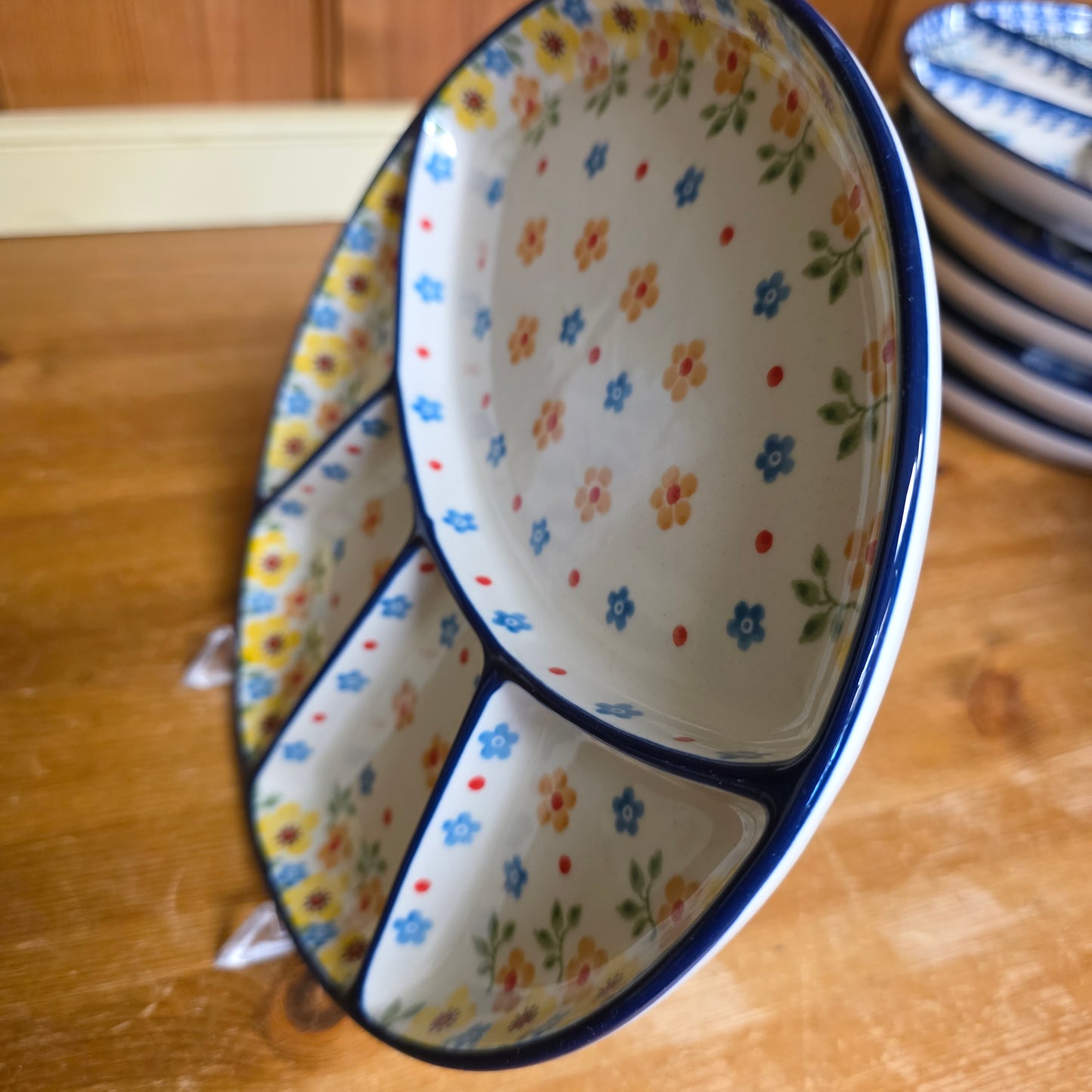 Plate ~ Divided Dish   8.75"  499-2225X  Buttercup  small round