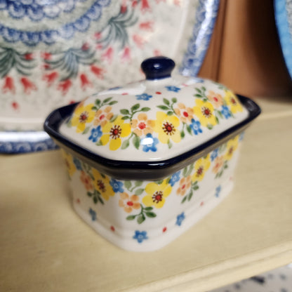 Covered Container ~ 3.25"H x 3.5"W x 4.5"L 385-2225X Buttercup