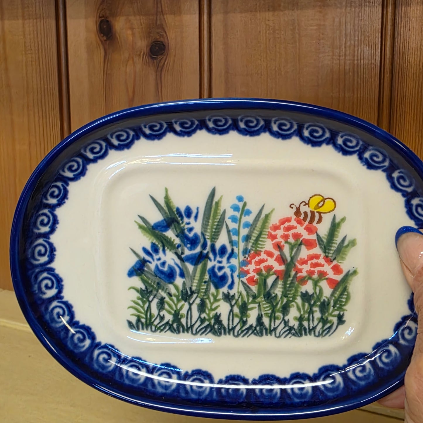 Butter Oval / Bees 552