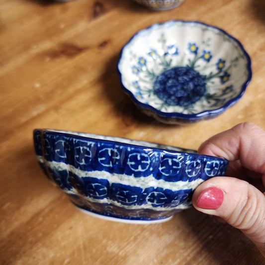 Bowl ~ Scalloped ~ 4.5" 0614X ~ Blue Spring Daisy