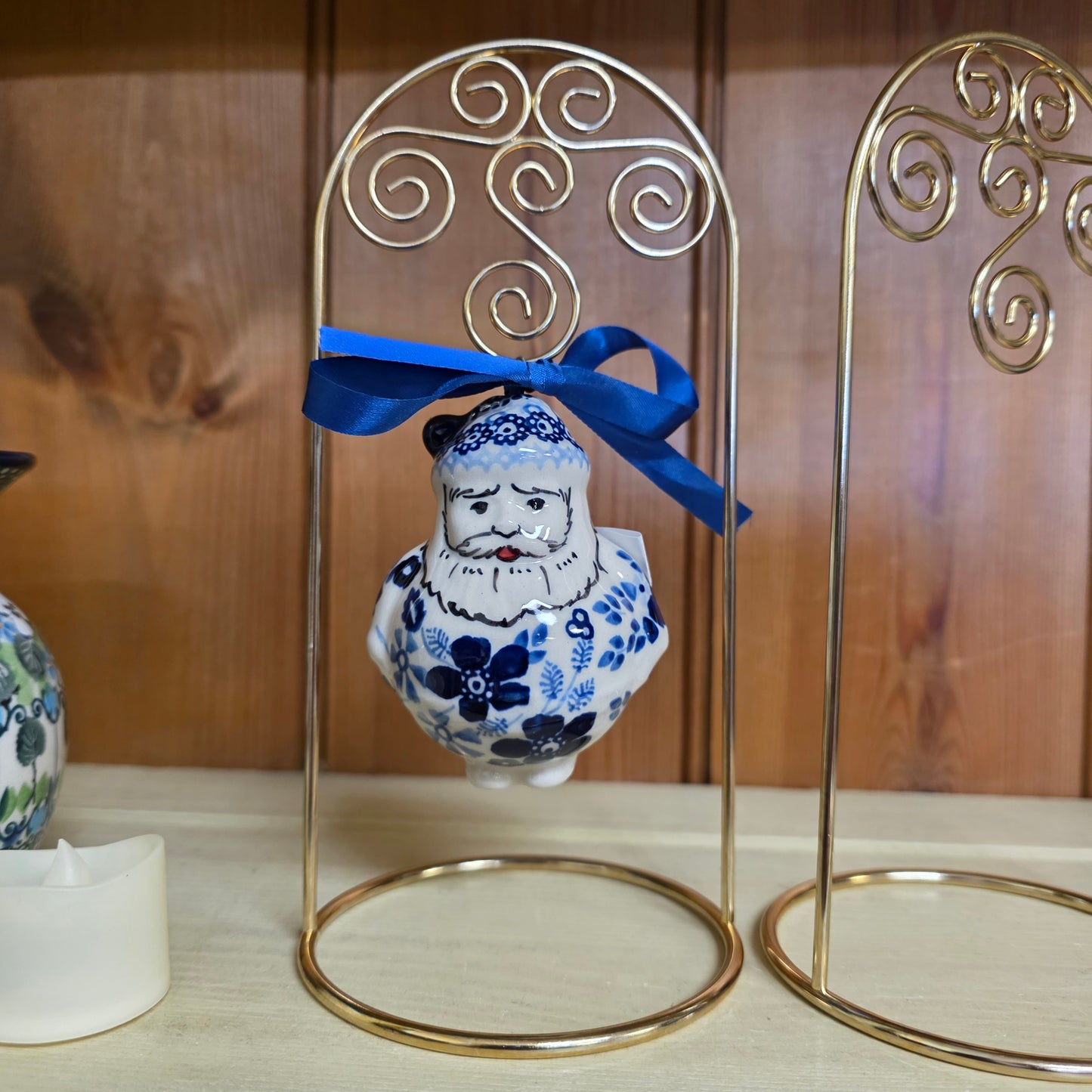 Stand / Arched Gold Ornament holder Scroll 8" x 3.75" x 3.75" (Ornament NOT included)