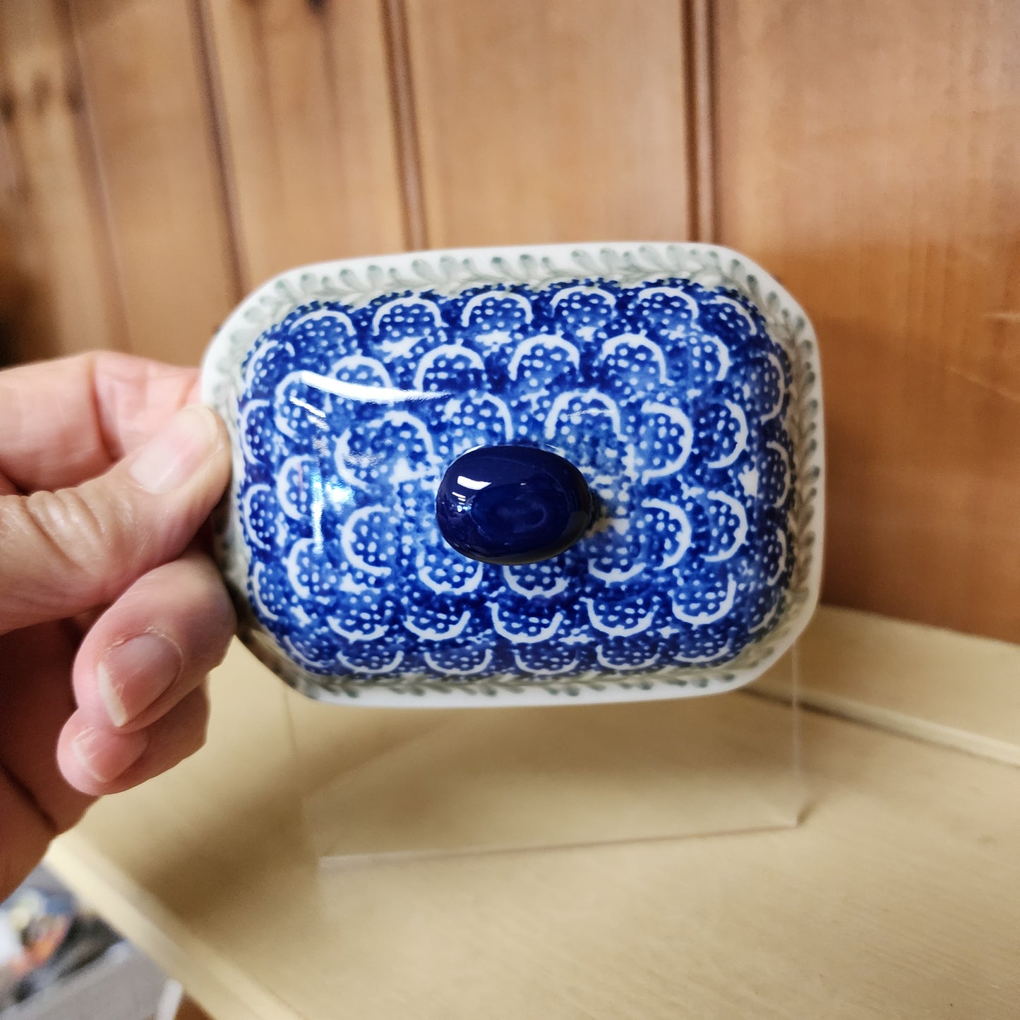 Covered Container   3.25"H x 3.5"W x 4.5"L    1432X ~ Blue Bells