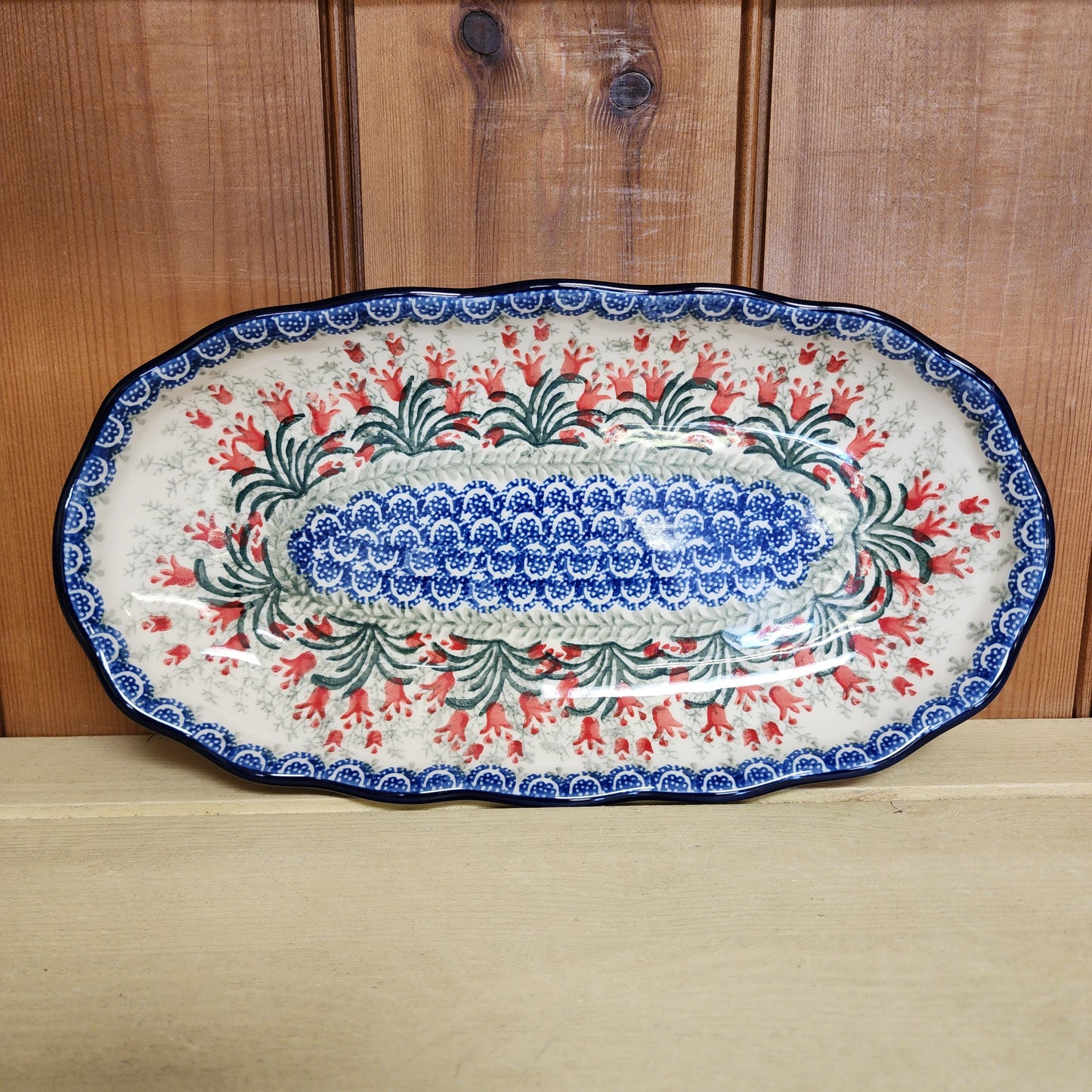 Tray   Scalloped Oval   6.25" x 12.5" A42-1437X  Crimson Bells pf0526