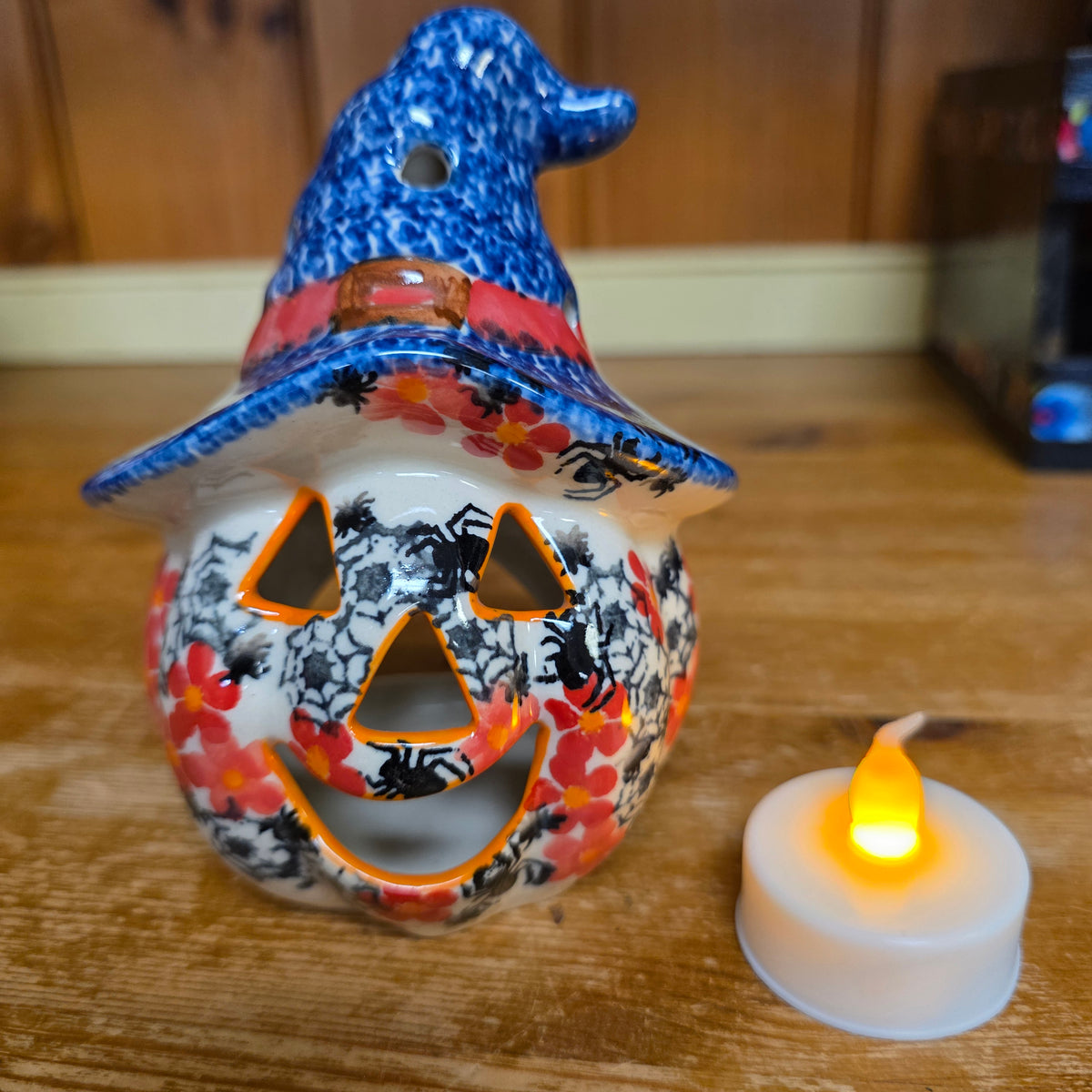 Pumpkin Wizard #1 Jack o lantern blue hat luminary / 5“ H. Jack o lantern