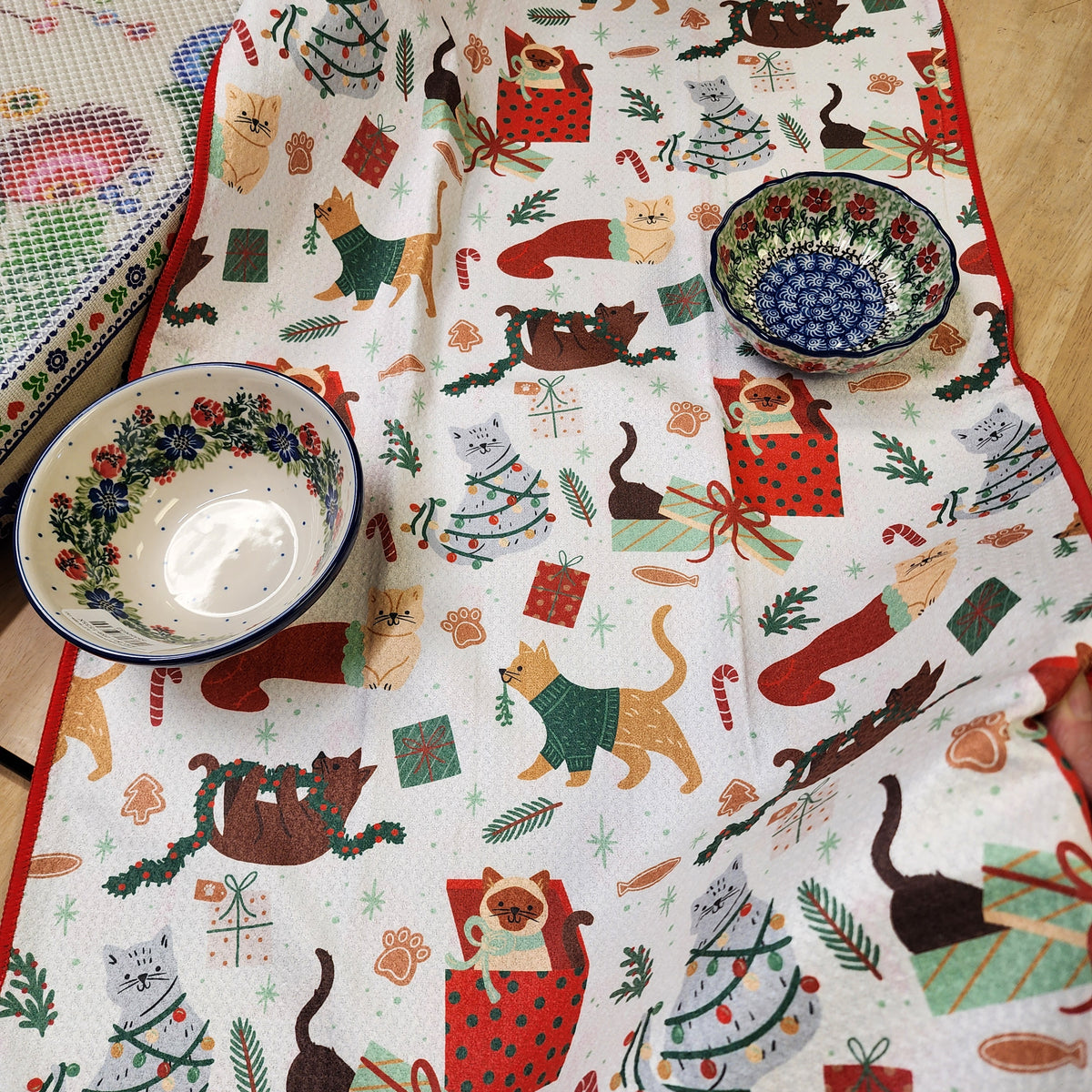 Towel /poly ~ Christmas Kitties