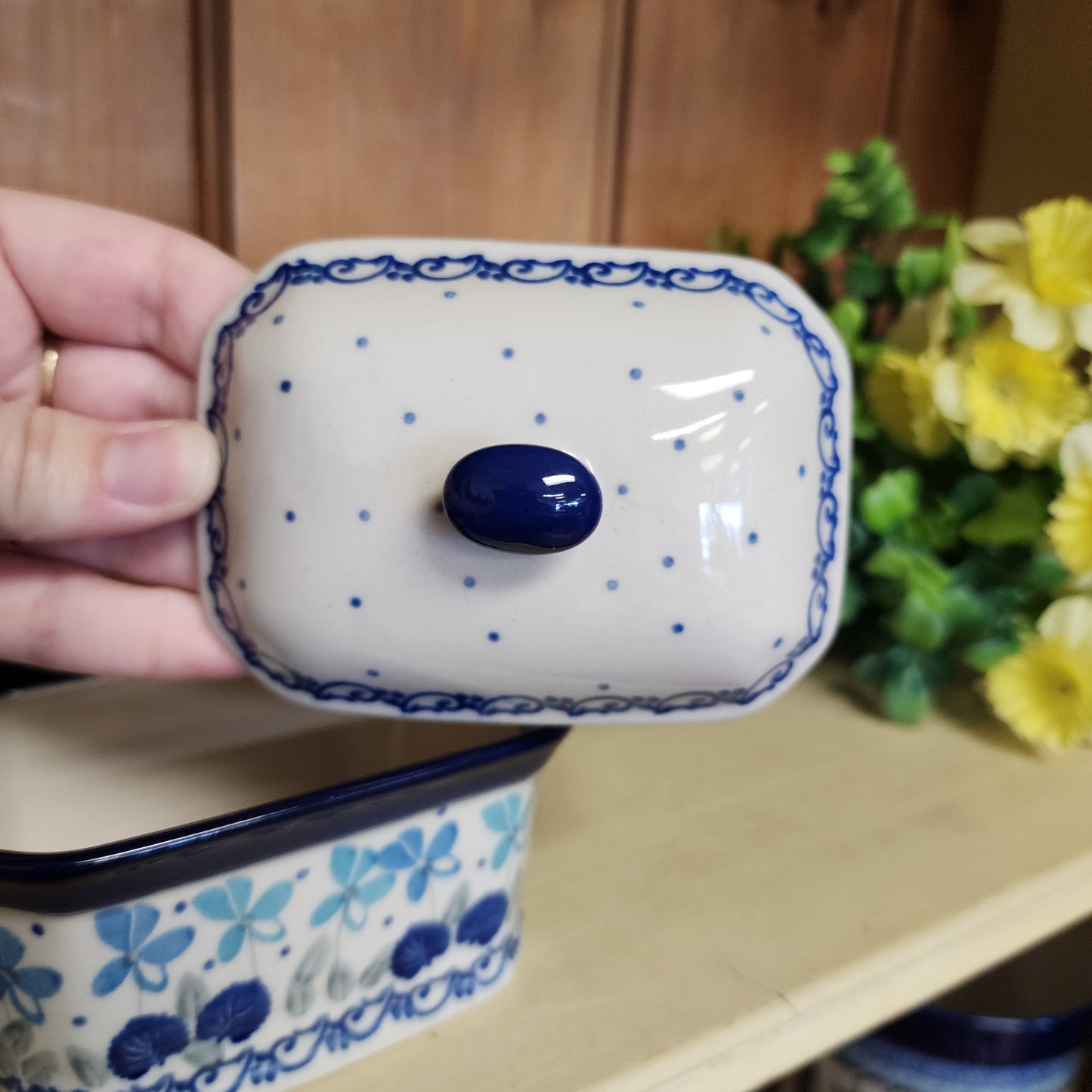 Box Covered Container   3.25"H x 3.5"W x 4.5"L  385-2751X  Blue Orchids pf0526