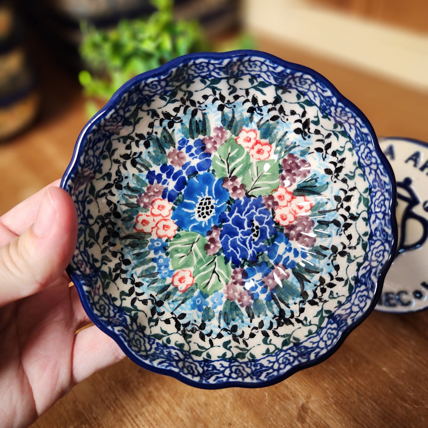 Bowl   Scalloped   4.5" 023-U4572  U4 pf0526