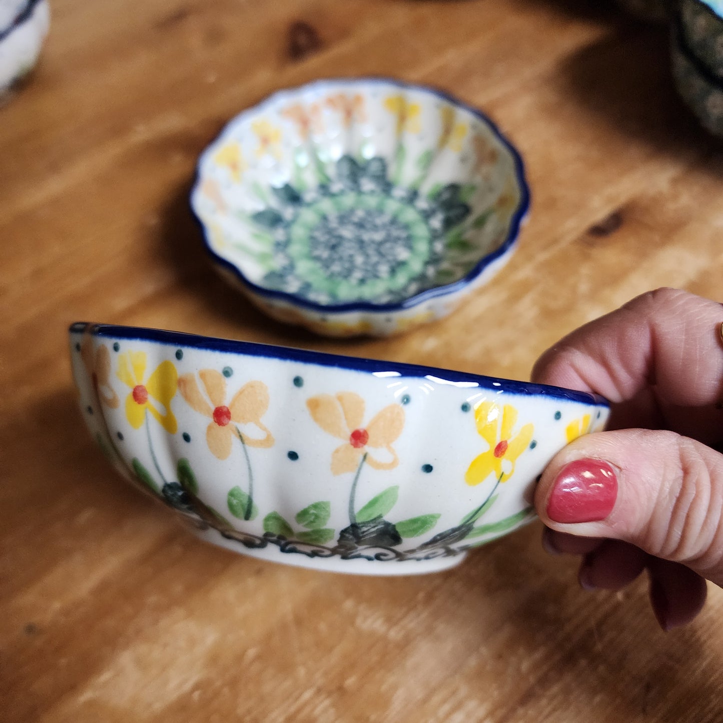 Bowl ~ Scalloped ~ 4.5" 2669X ~ Peaches and Cream