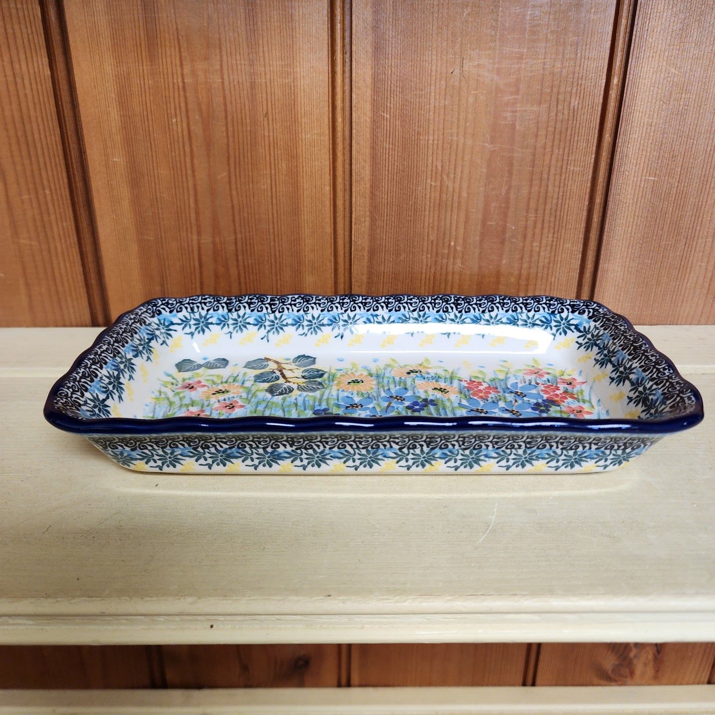 Tray Shallow ~ 9" x 4.5"    D15-U5187  U4 pf0526