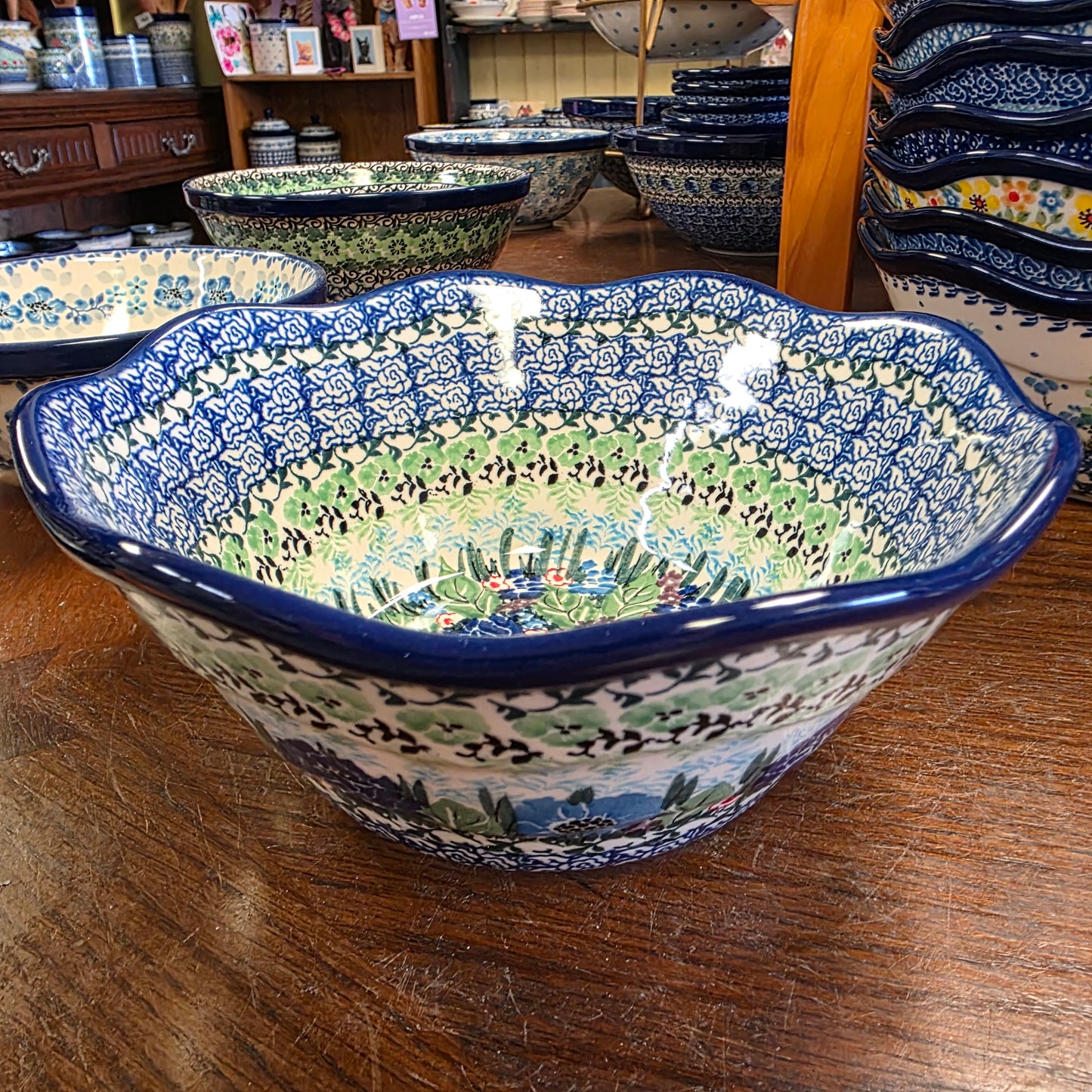 Bowl   Wavy Edge   Small  8" 691-U4572  U4 pf0526