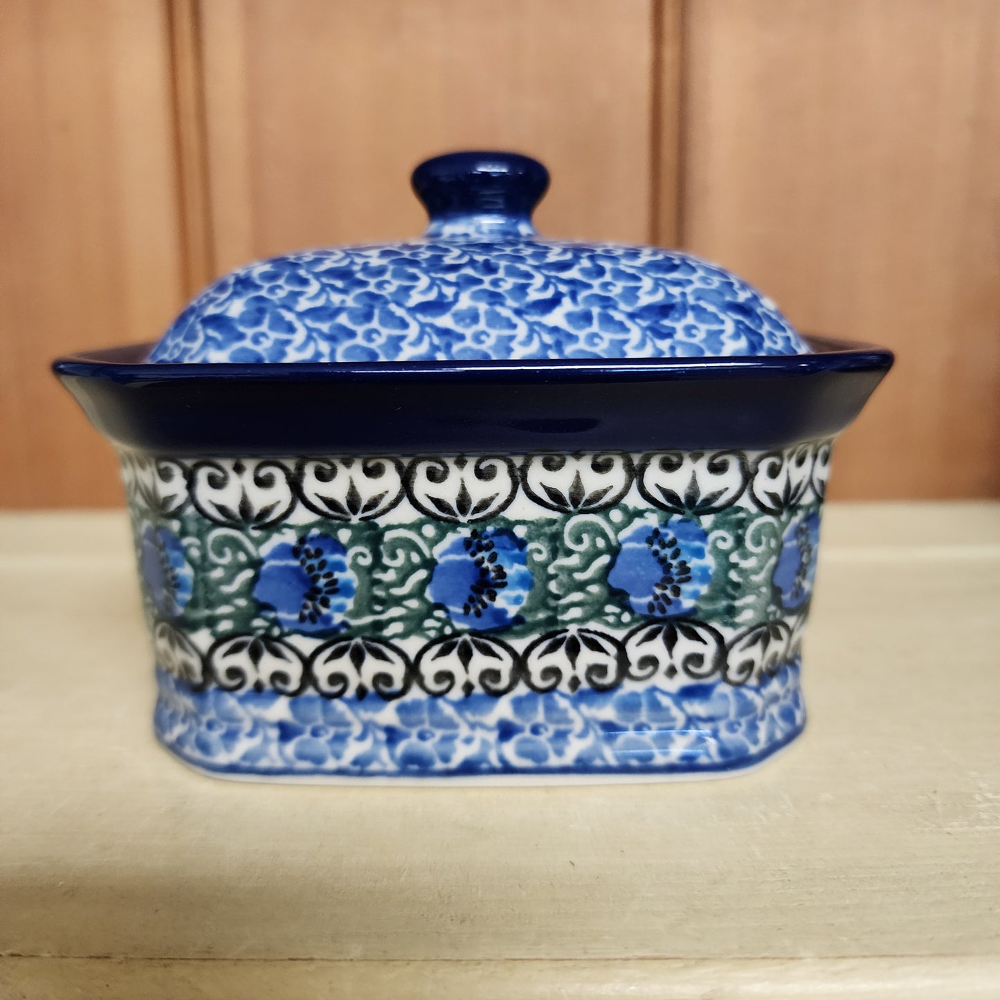 Covered Container   3.25"H x 3.5"W x 4.5"L    1513X ~ Peacock Feather