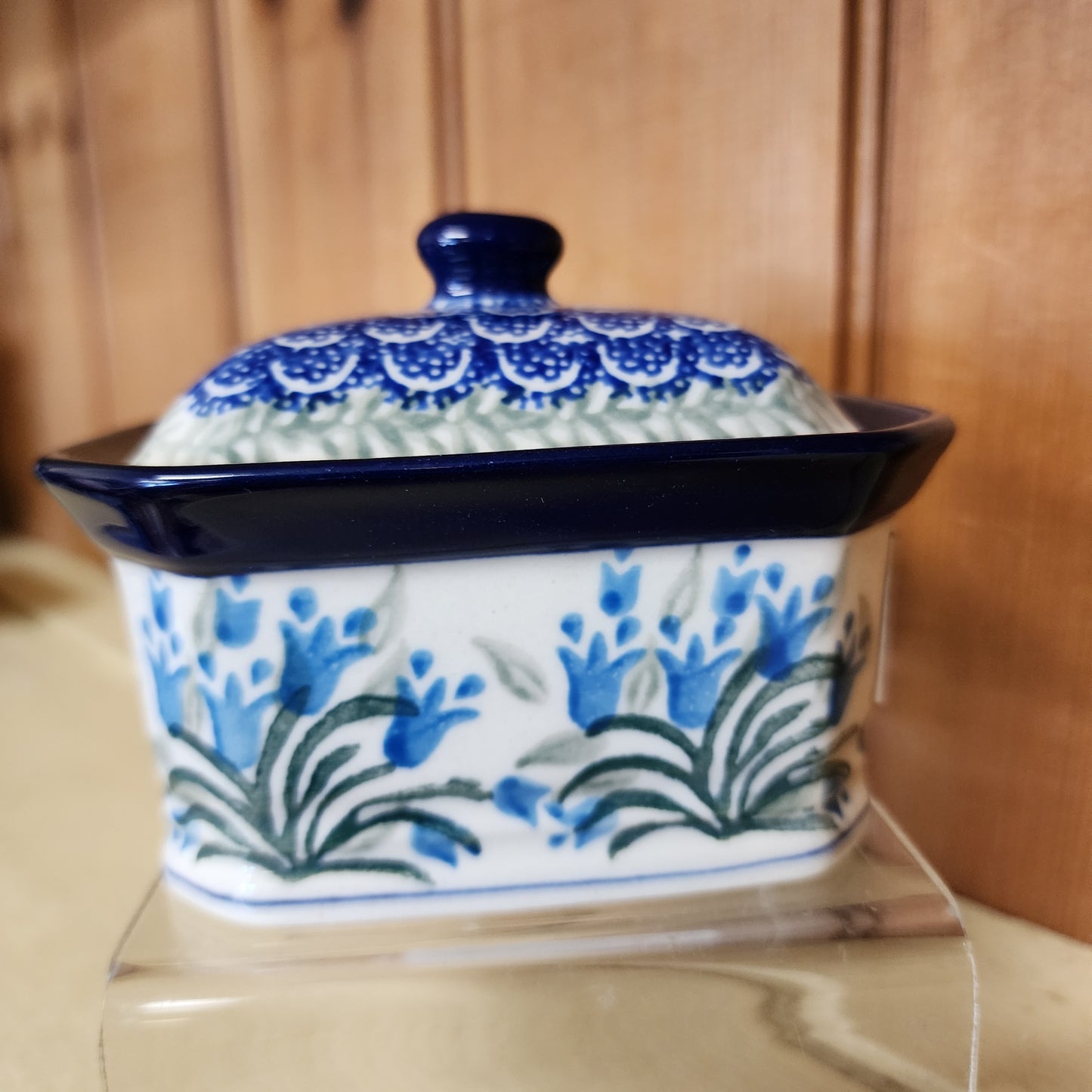 Covered Container   3.25"H x 3.5"W x 4.5"L    1432X ~ Blue Bells