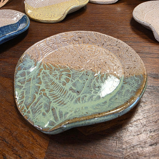 Spoon Rest ~ Leaf / green  **Not Polish Pottery**