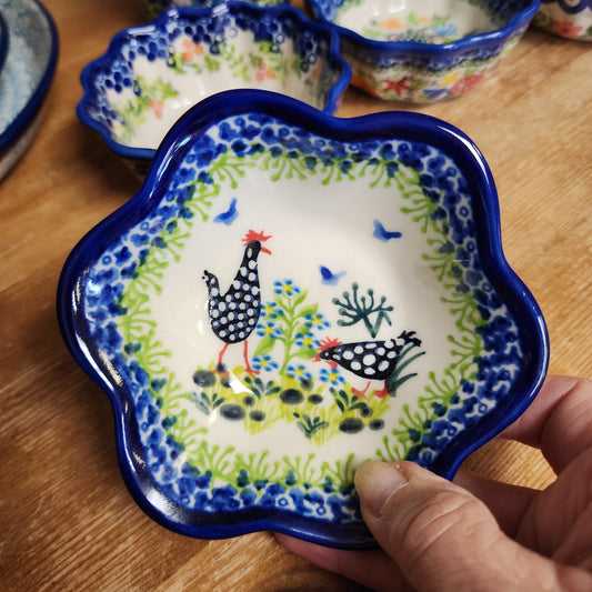 Bowl ~ Flower 4 3/4" / Black & White chickens 950
