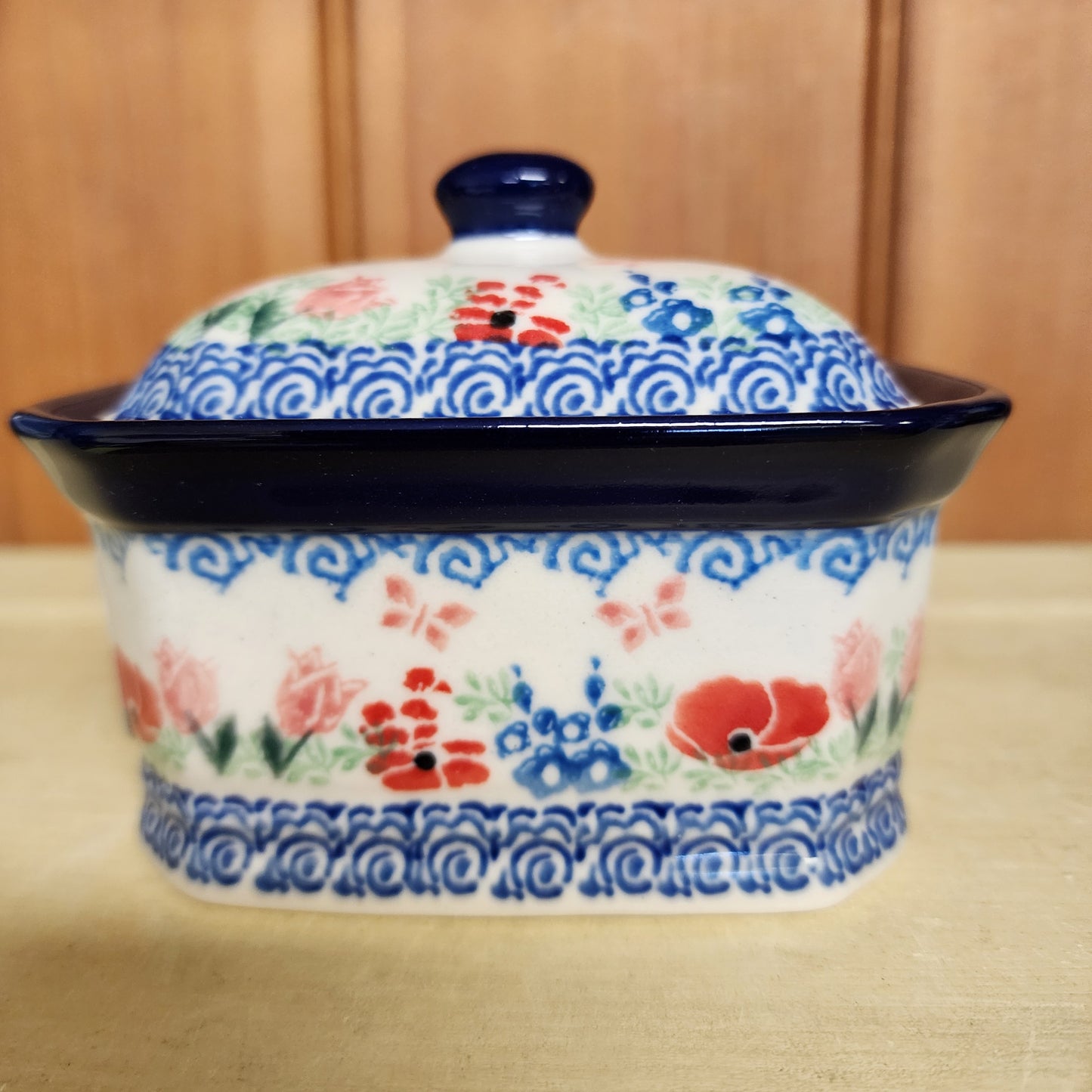 Covered Container   3.25"H x 3.5"W x 4.5"L    3220X ~ Whimsical Garden