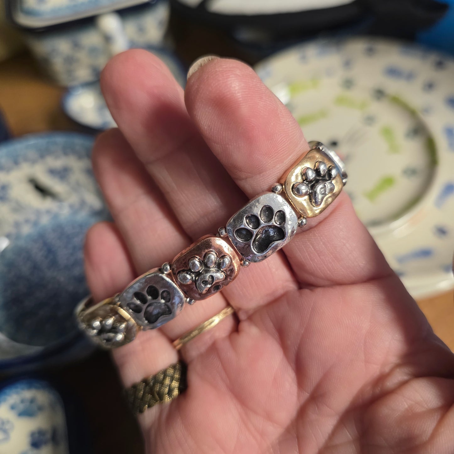 Jewelry Bracelet paw print stretch metal look