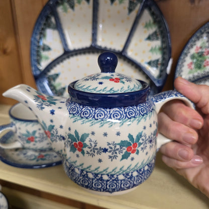 Tea Time for One   6 oz cup  423-2973X  Winter Holly pf0526