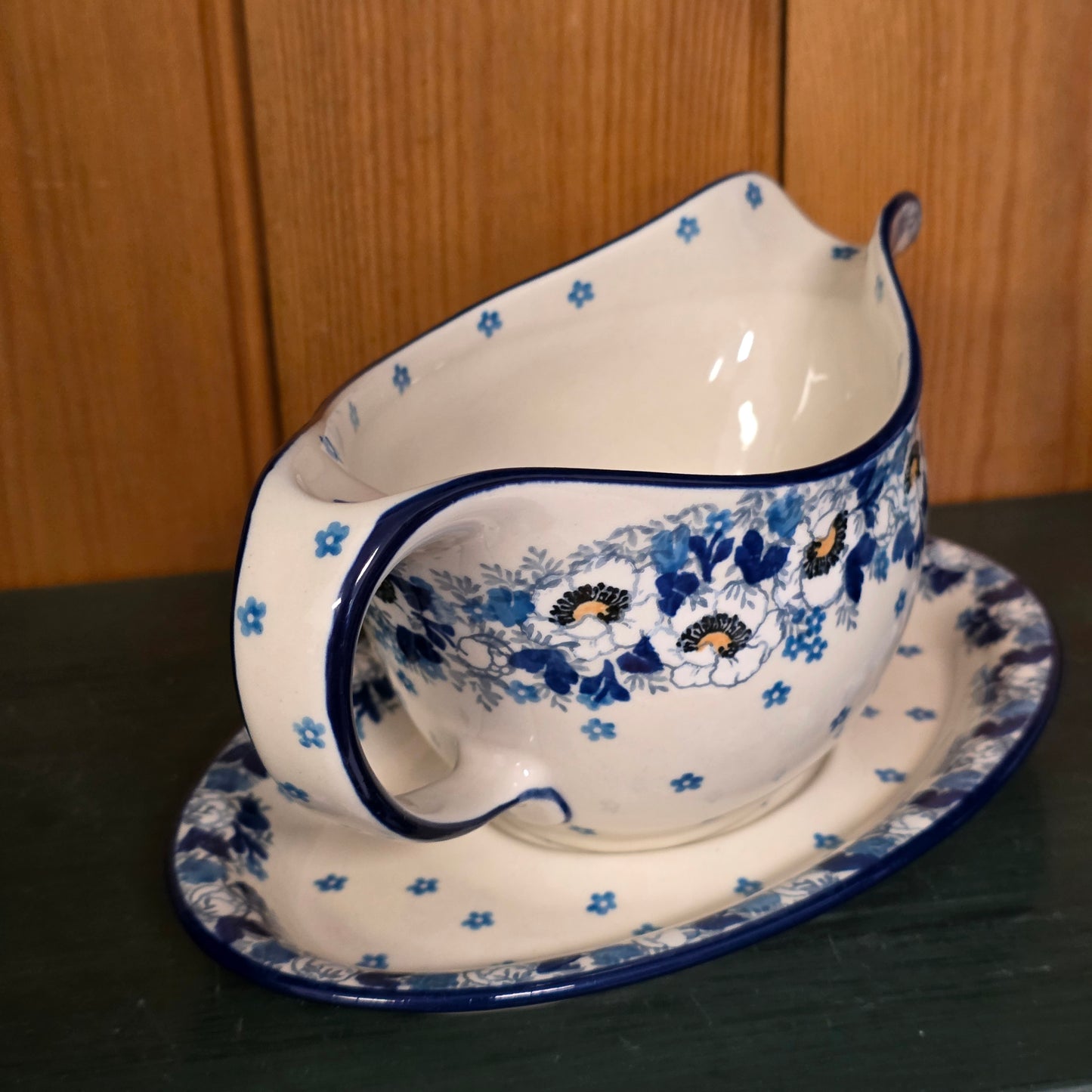 Gravy Boat   16 oz  239-2222X  Snow Poppy pf0526