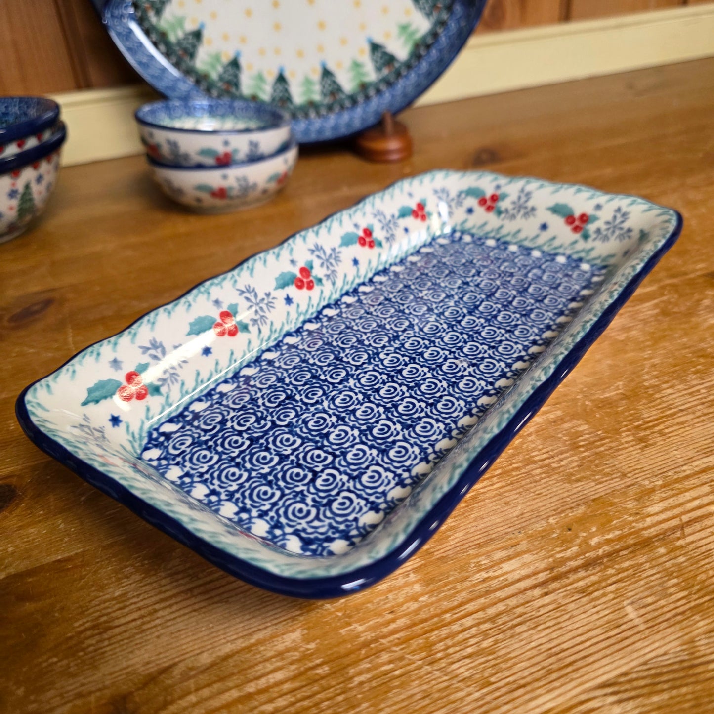 Tray Shallow ~ 9" x 4.5"    D15-2973X  Winter Holly pf0526