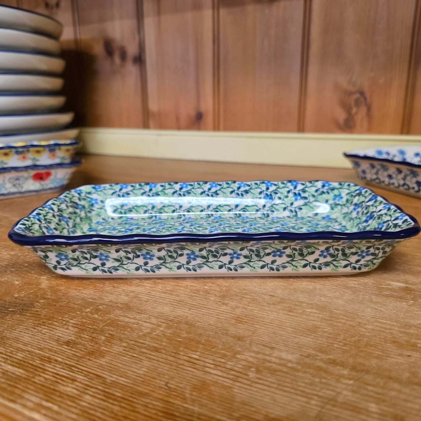 Tray Shallow ~ 9" x 4.5"    D15-2349X  Wandering Vines pf0526