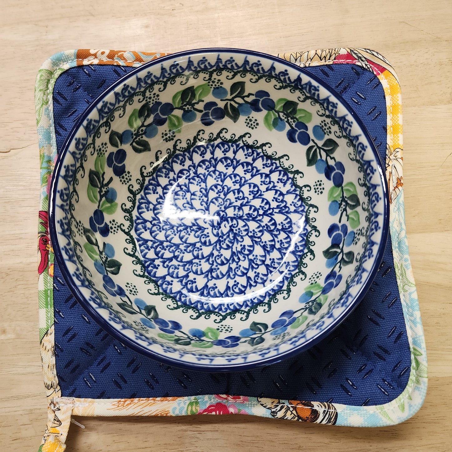 Cozy for BOWLS and small plates Vintage Chickens