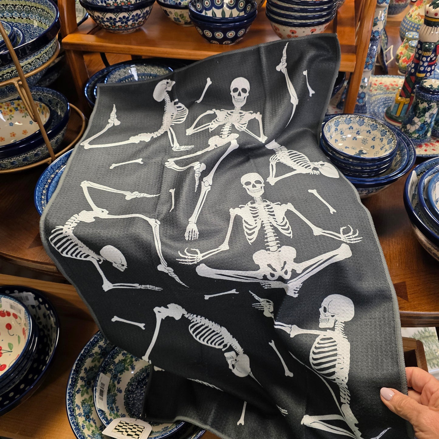 Towel /poly ~ Skeleton Black & white yoga