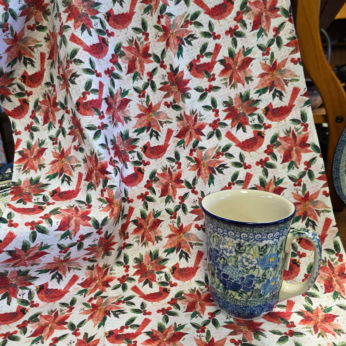 Towel /poly ~ Poinsettia and Cardianals