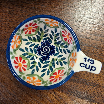 Measuring 1/3 cup / Marigold js14