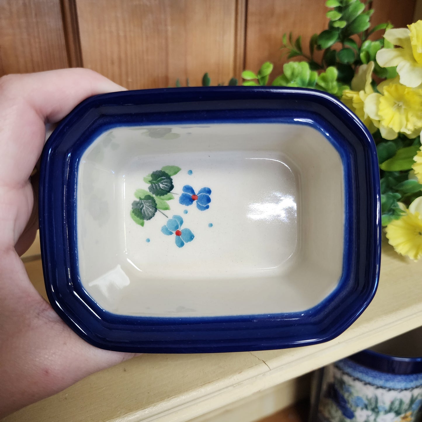 Box Covered Container   3.25"H x 3.5"W x 4.5"L  385-2668X  Dutch Iris pf0526