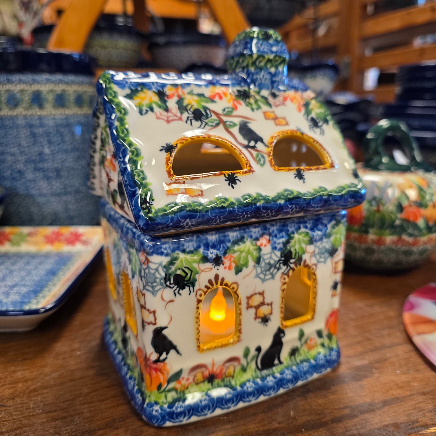 House #3 Crow / Luminary