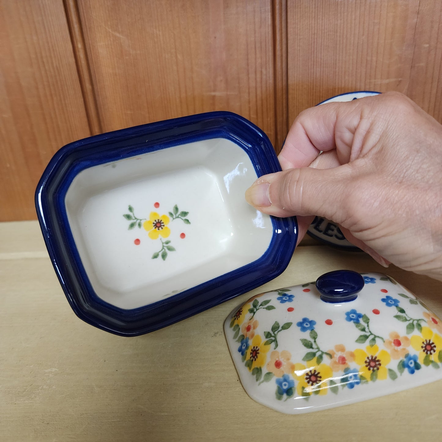 Box Covered Container   3.25"H x 3.5"W x 4.5"L  385-2225X  Buttercup pf0526