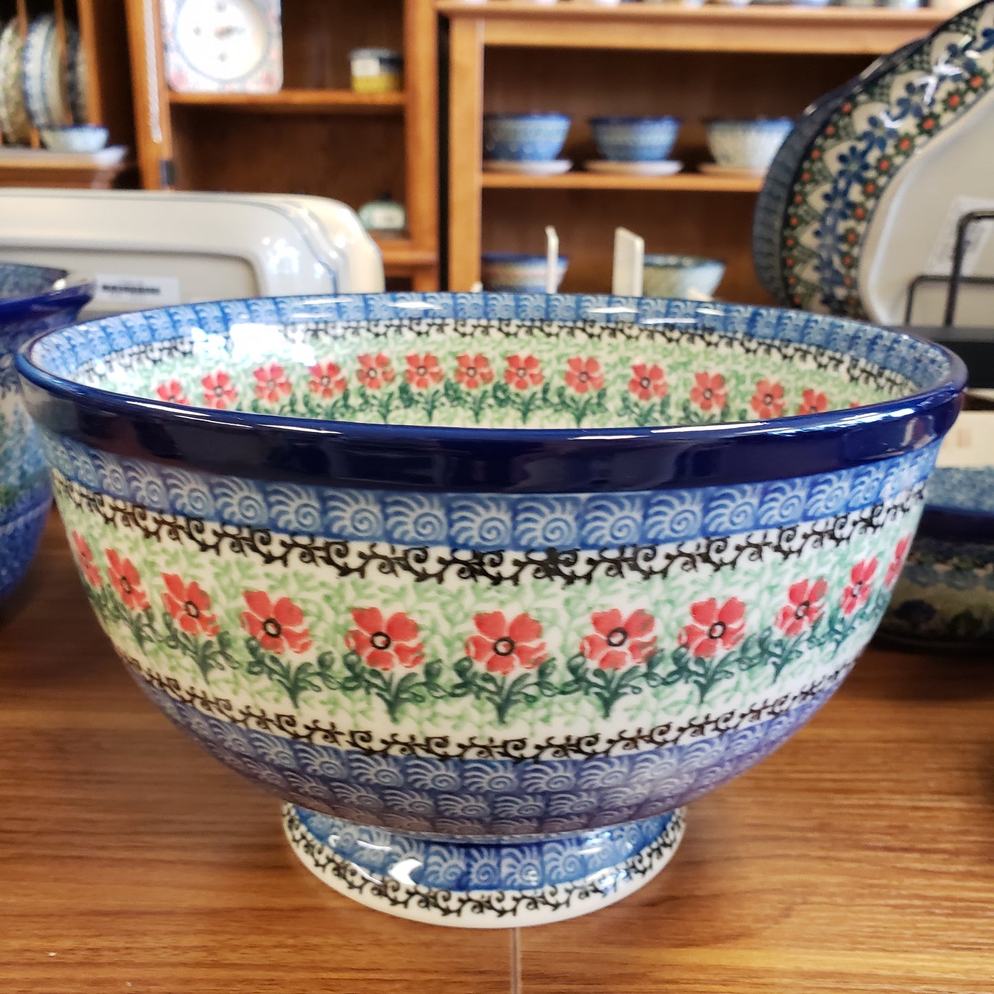 Pedestal Bowl - Large A14-1916X Mar aschino(8.5"w x 5"h)
