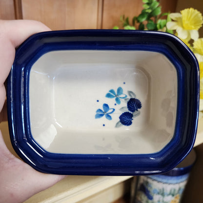 Box Covered Container   3.25"H x 3.5"W x 4.5"L  385-2751X  Blue Orchids pf0526
