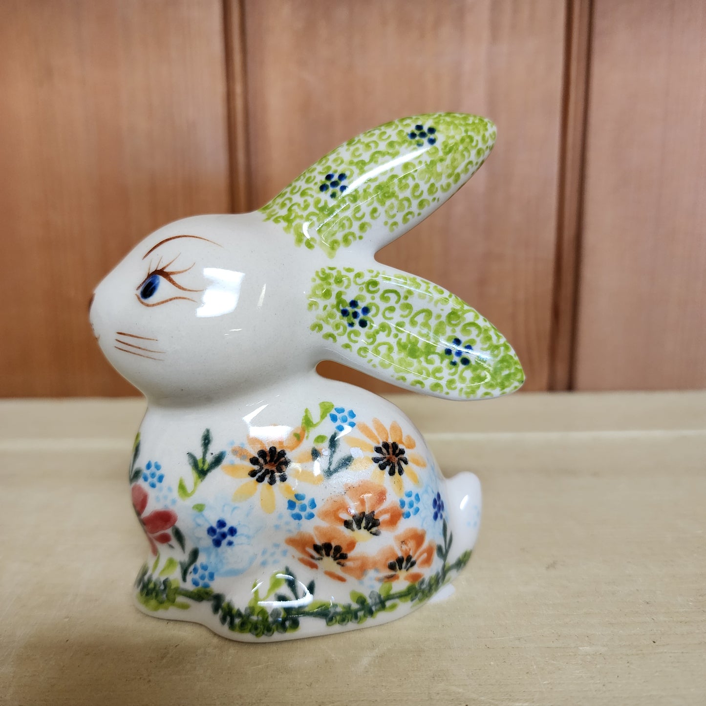 Rabbit Figurine VC393 ~ Vena