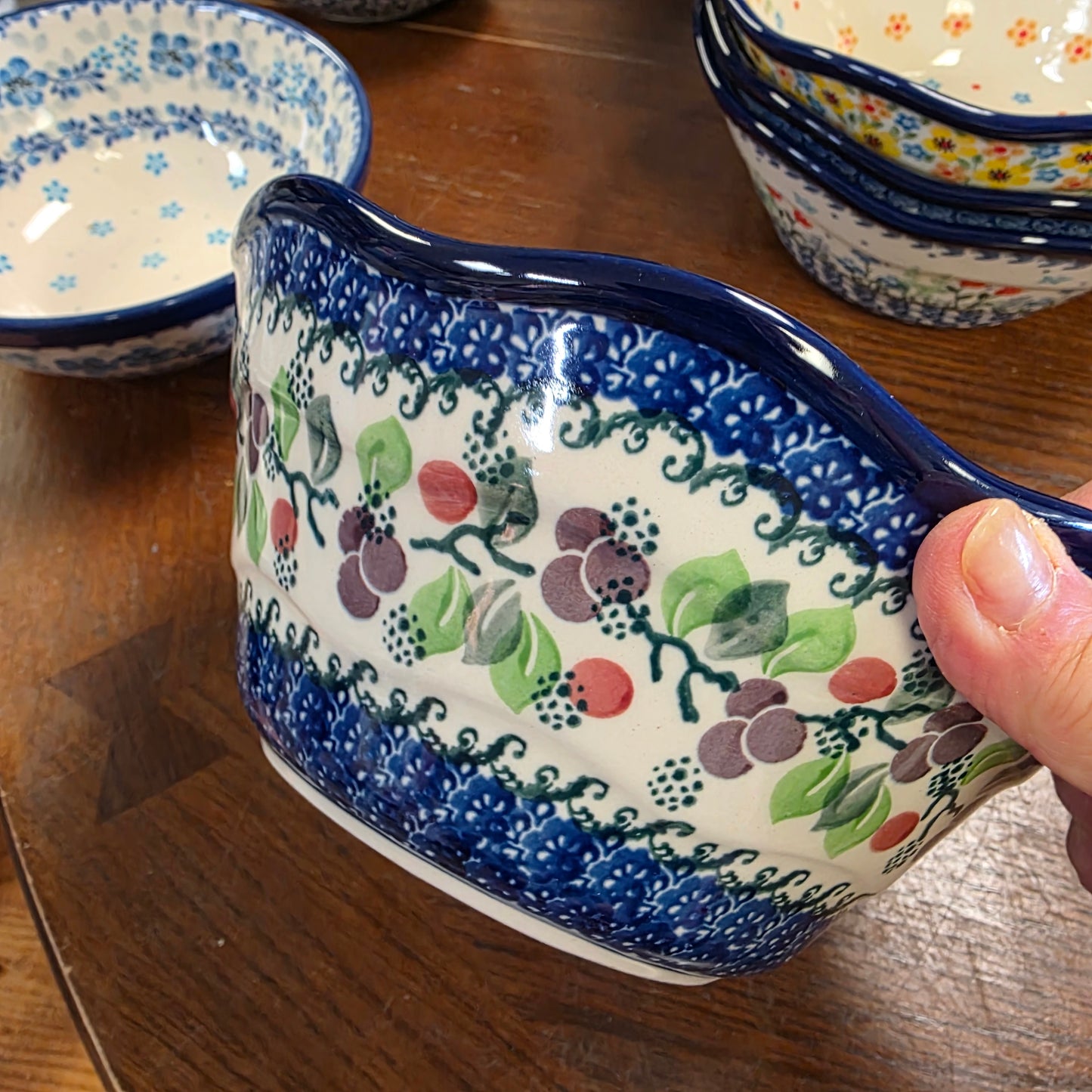 Bowl   Wavy Edge   Small  8" 691-1418X  Burgandy Berry Blue pf0526