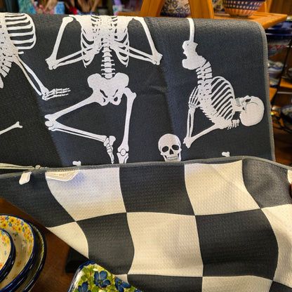 Towel /poly ~ black yoga skeleton