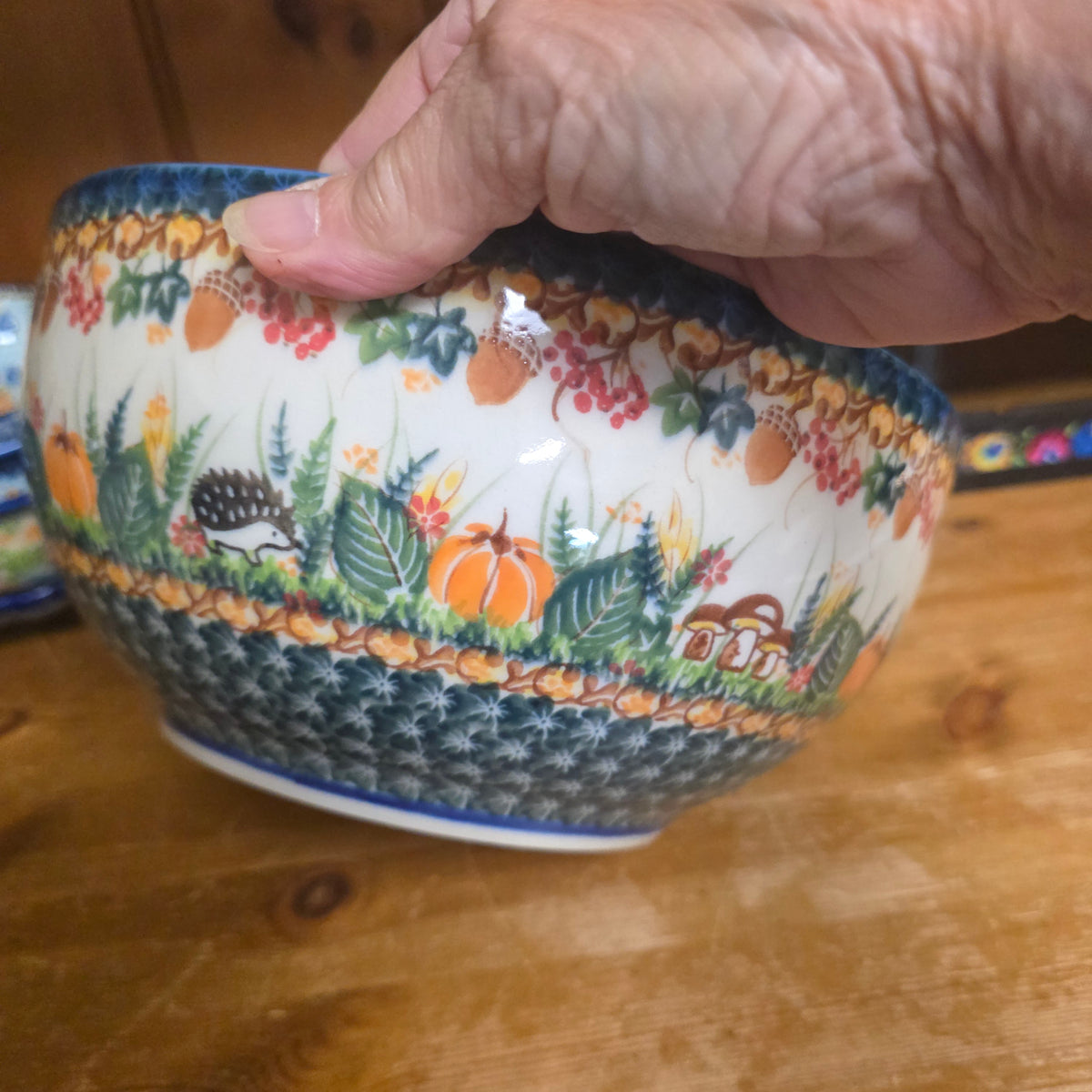 Bowl 9" Serving ~ #2. 1046 hedgehog (4.5" deep)