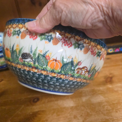 Bowl 9" Serving ~ #2. 1046 hedgehog (4.5" deep)