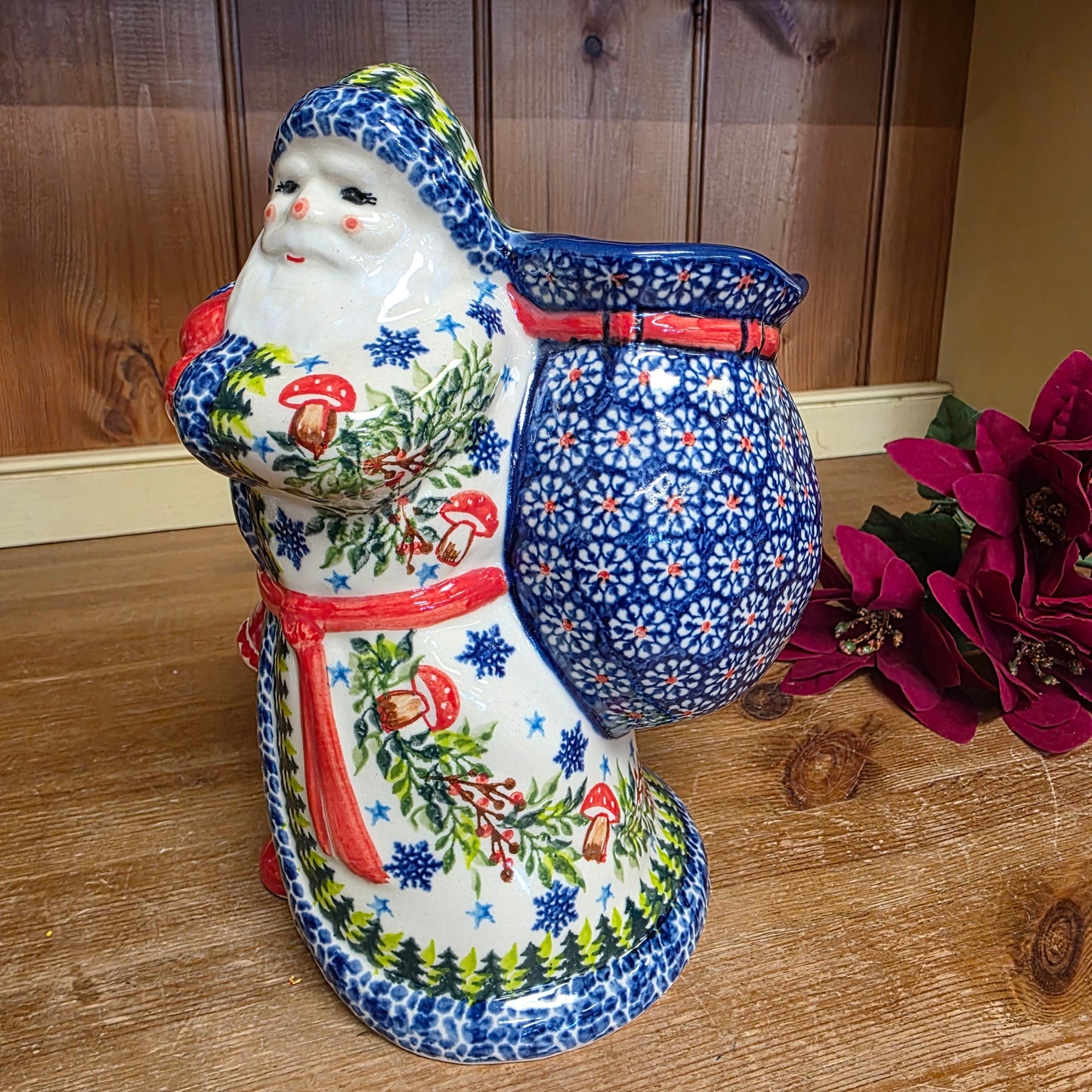 Santa w/ Bag mushroom snowflakel 8"