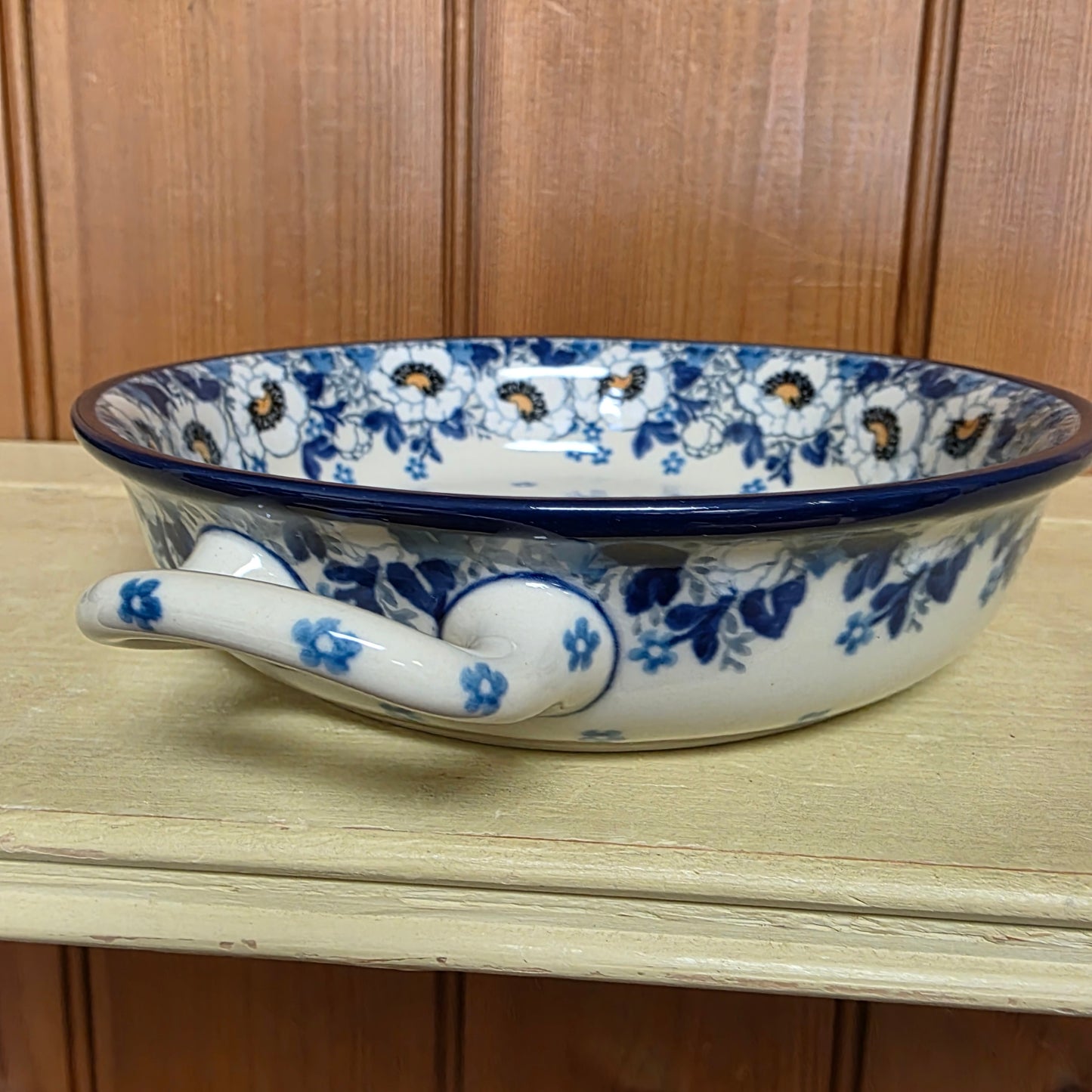 C40 ~ Round Baker w/handles - 6-3/4"    C40-2222X  Snow Poppy pf0526