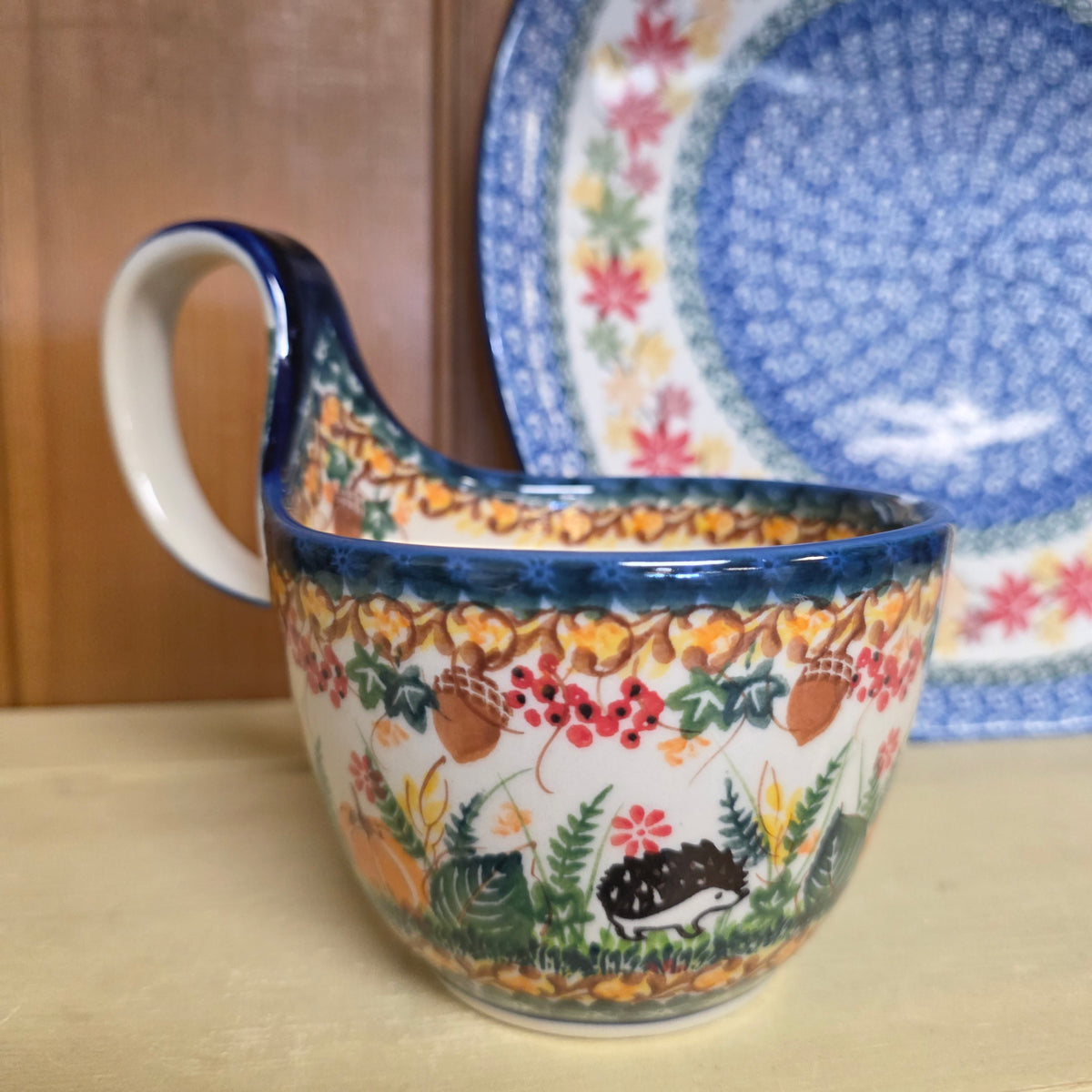 Bowl w/loop handle 1046 hedghog acorn mushroom