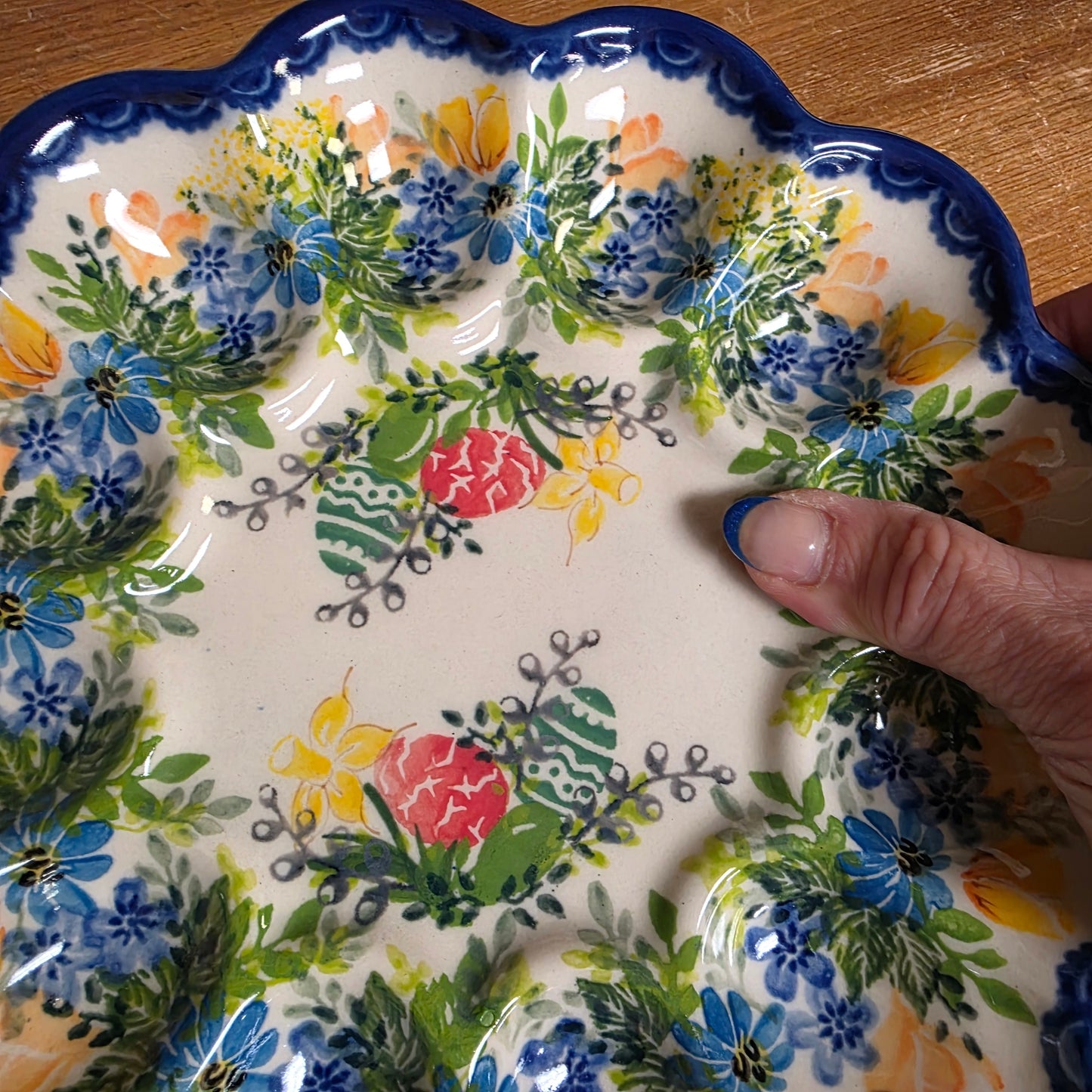 Egg Plate with eggs and lfower s/ 21-1106