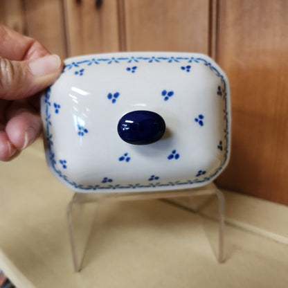 Covered Container   3.25"H x 3.5"W x 4.5"L    2524X ~ Clover Fields