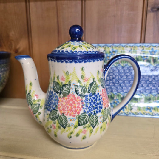 Teapot Hydrangea / 3 cups / 7". 682